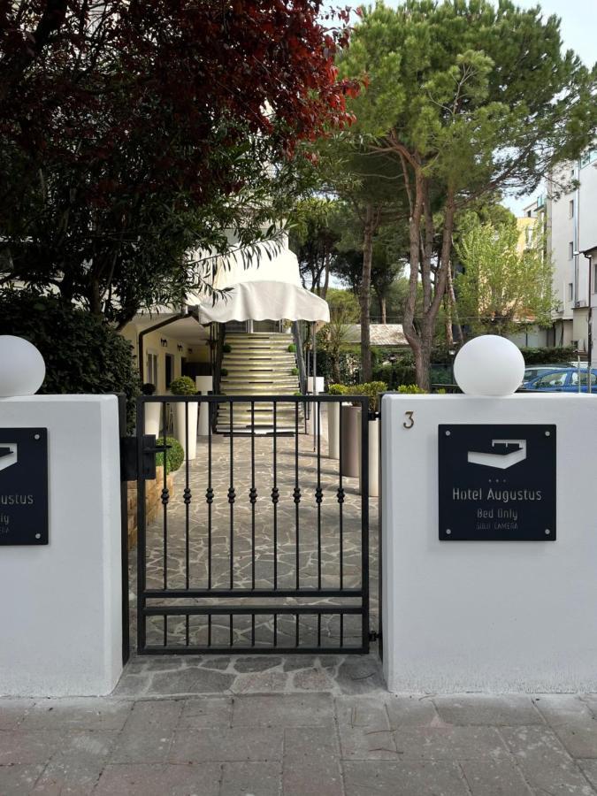 Hotel Augustus มิลาโน แมริตทิมา ภายนอก รูปภาพ