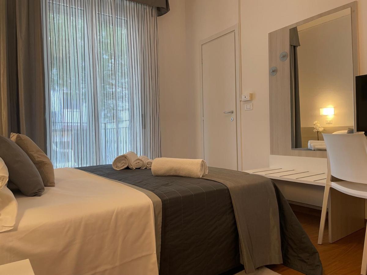 Hotel Augustus มิลาโน แมริตทิมา ภายนอก รูปภาพ