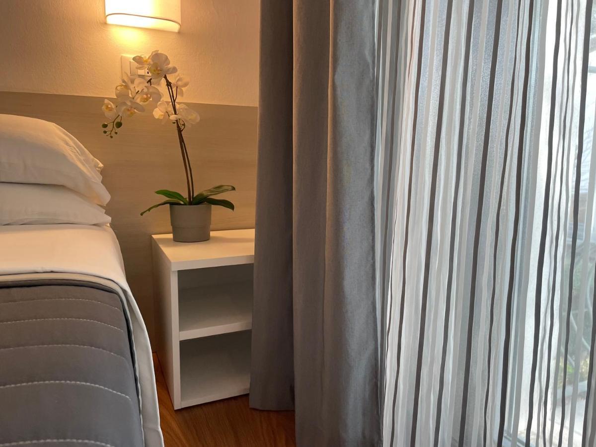 Hotel Augustus มิลาโน แมริตทิมา ภายนอก รูปภาพ