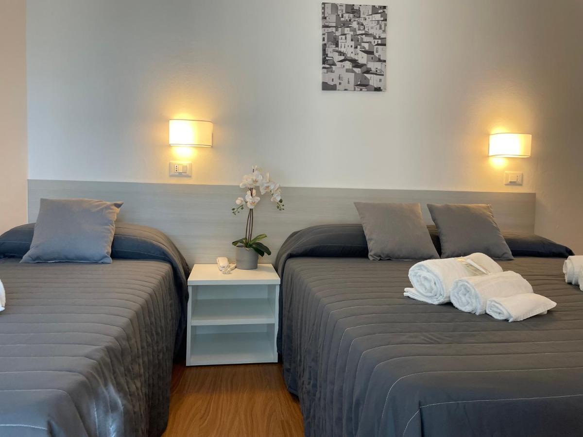 Hotel Augustus มิลาโน แมริตทิมา ภายนอก รูปภาพ