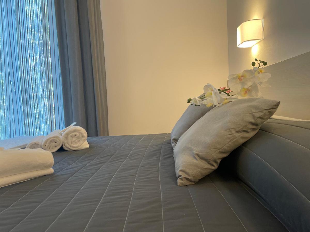 Hotel Augustus มิลาโน แมริตทิมา ภายนอก รูปภาพ