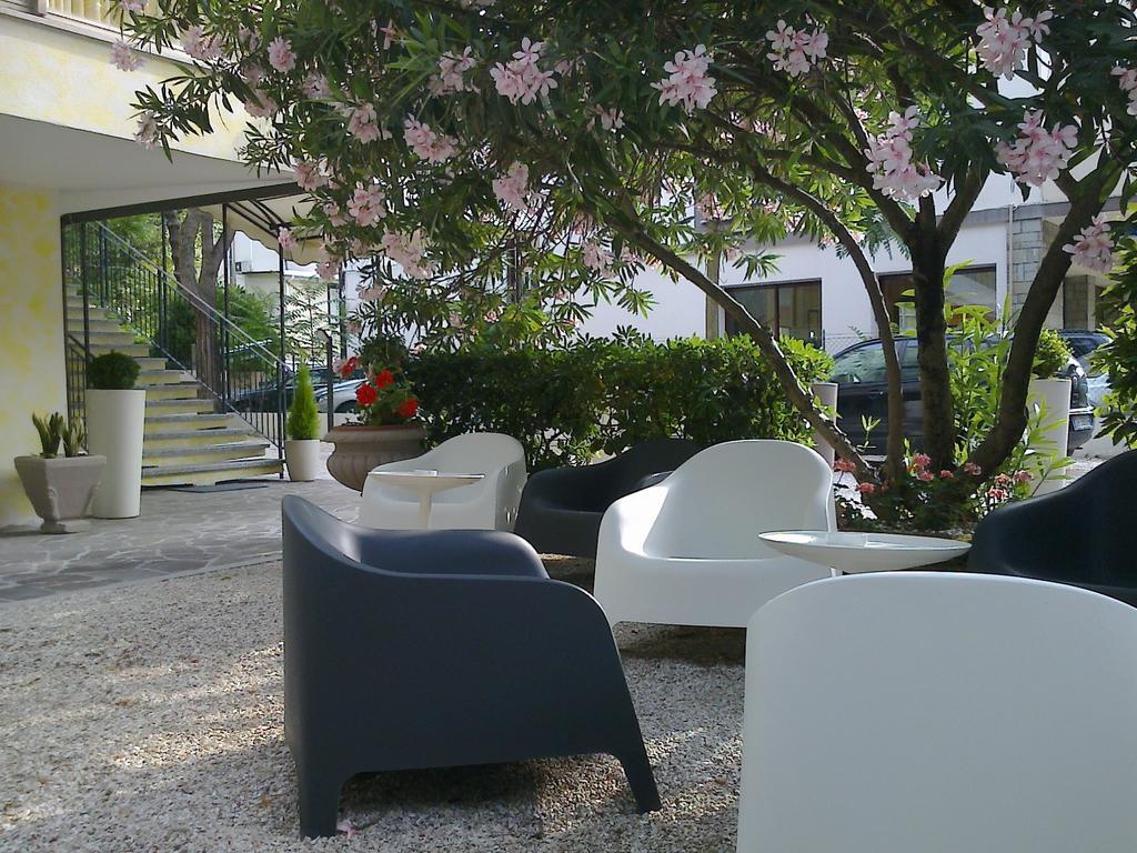 Hotel Augustus มิลาโน แมริตทิมา ภายนอก รูปภาพ