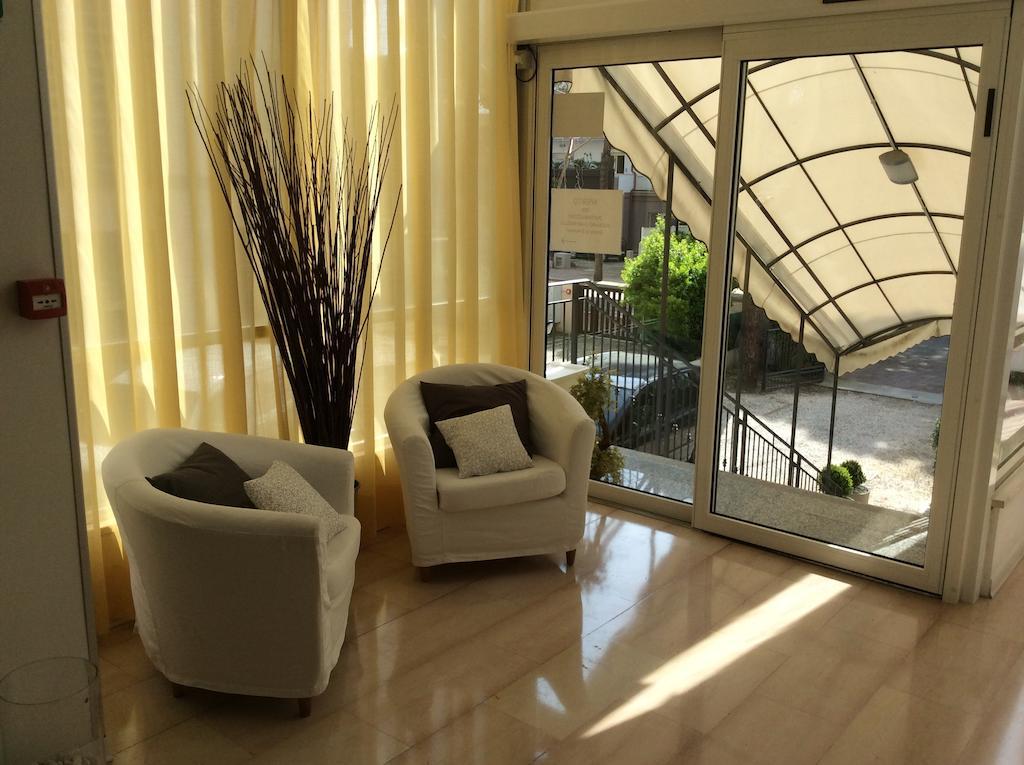 Hotel Augustus มิลาโน แมริตทิมา ภายนอก รูปภาพ