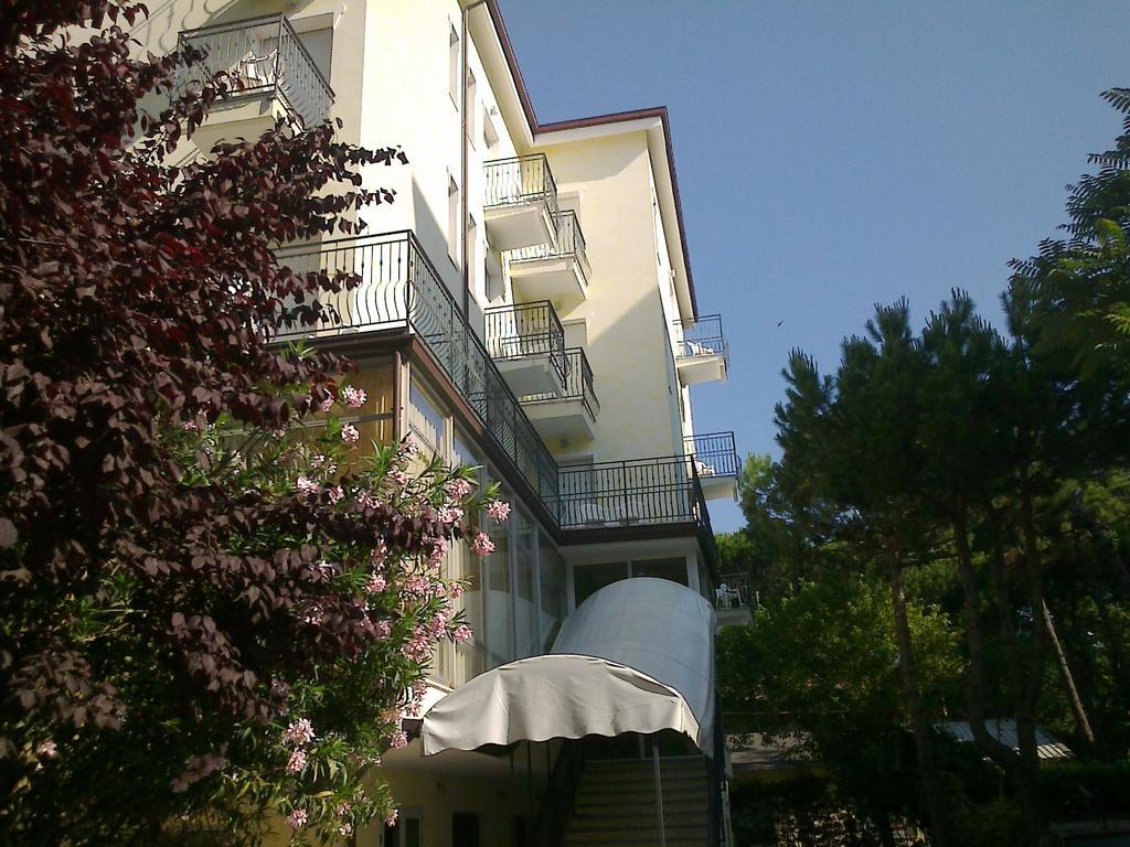 Hotel Augustus มิลาโน แมริตทิมา ภายนอก รูปภาพ