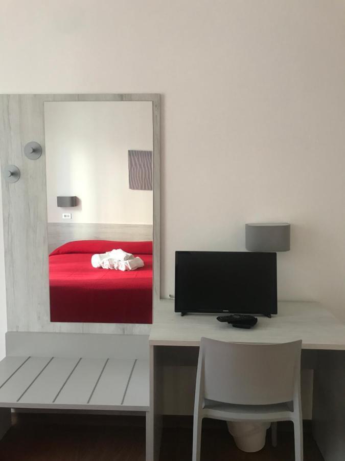 Hotel Augustus มิลาโน แมริตทิมา ภายนอก รูปภาพ